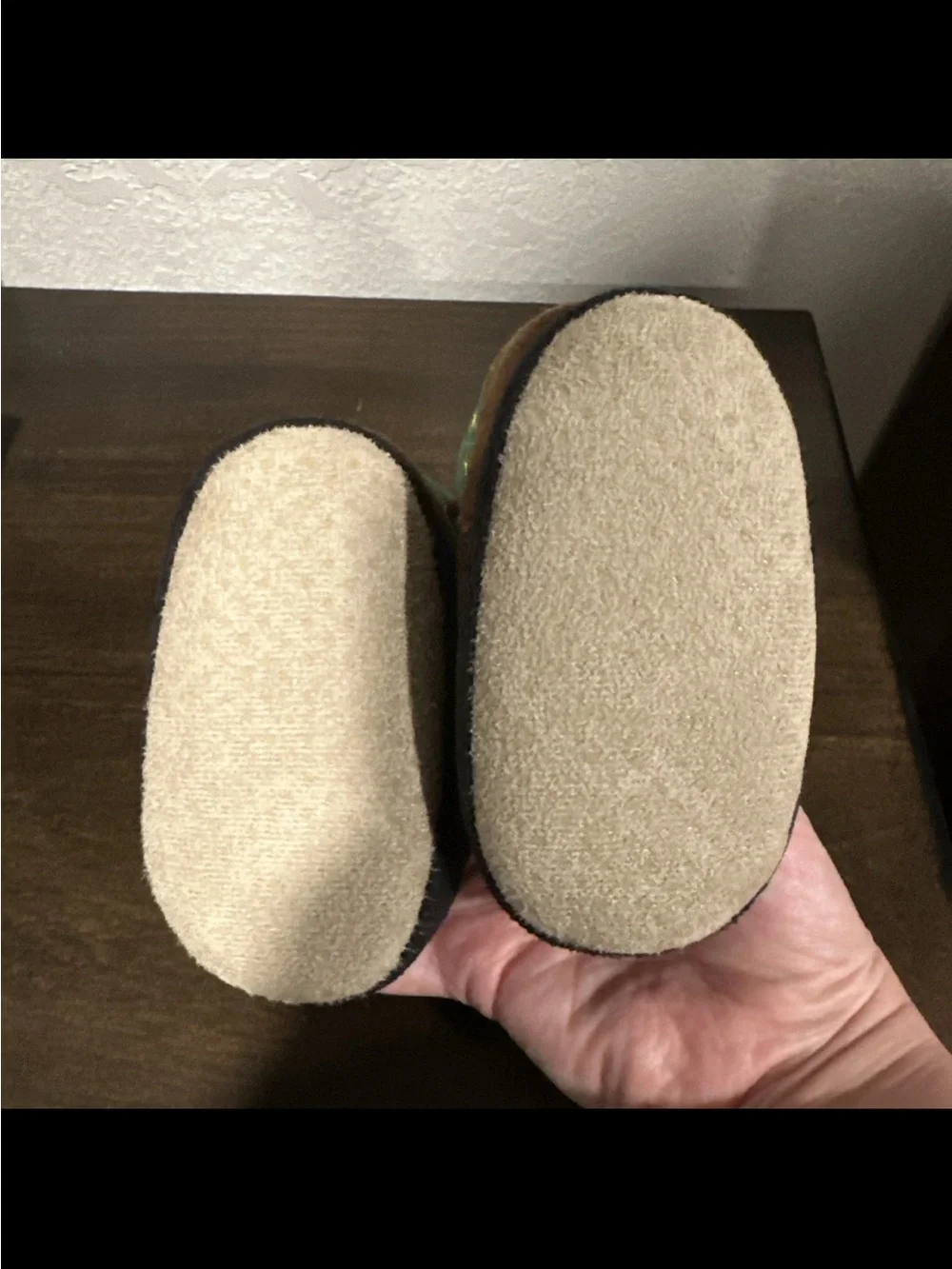 John Deere Infant Baby Booties Size 6-12mn brown soft sole, slip-on, lined, warm